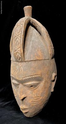  Yoruba Mask! Unveiling the Spirit of Ancestors Through Abstract Forms and Powerful Imagery